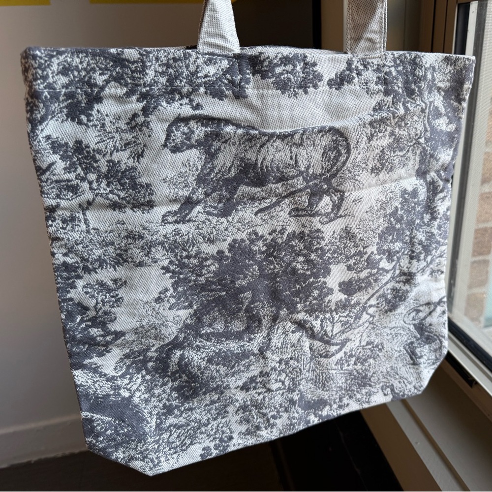 Dior Beauty Gray Embroidered Tote Bag - Picture 5 of 6